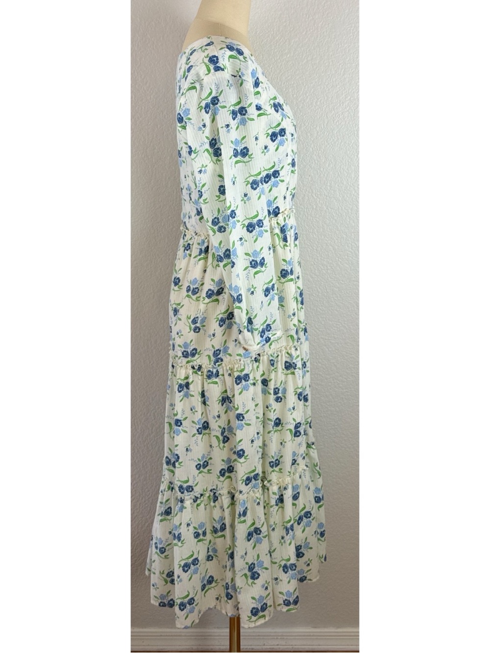 Sweet Baby Jamie Ivory Floral Print Tiered 3/4 Sleeve Midi Dress, size Large - Picture 6 of 13